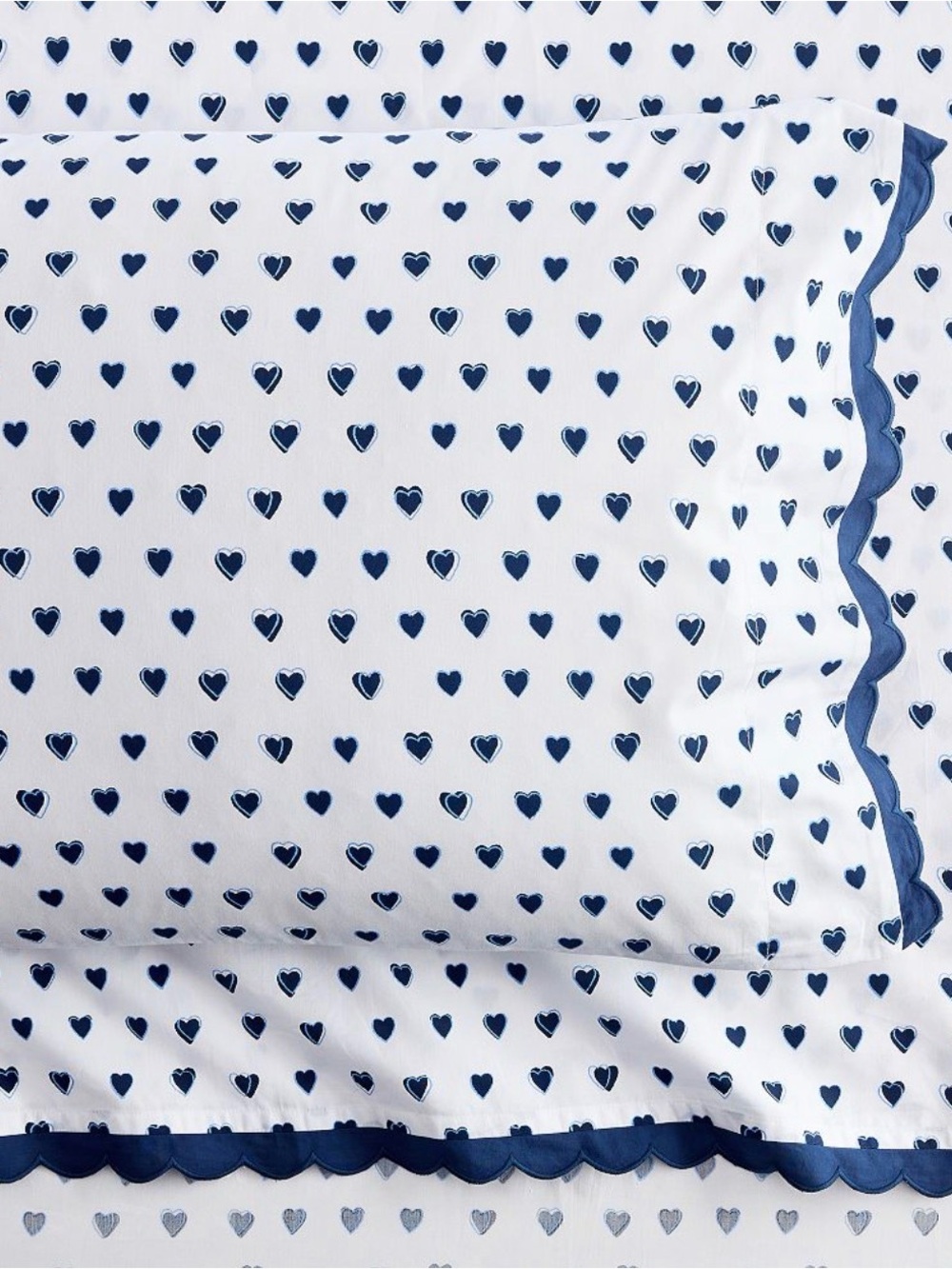 Roller Rabbit Sheet set Twin XL with Navy Heart Print and Scalloped Trim